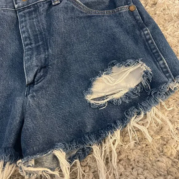 Y2K Wrangler Cutoff Denim Shorts Women’s 8/10 Raw Hem - Picture 5 of 7